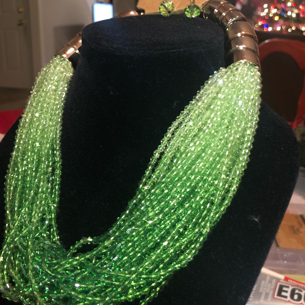 Beautiful green ombré necklace and earring set